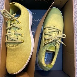 New in Box all-birds Yellow wool-runners yellow